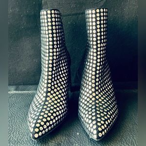 Head Turning Booties. Simply gorgeous!